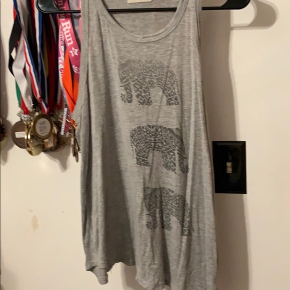 Faded elephant tank - Picture 1 of 2